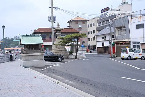 세토다항 앞 마을 거리